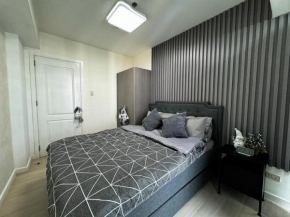 Azure Paranaque near NAIA Airport Free Highspeed Wifi and Netflix